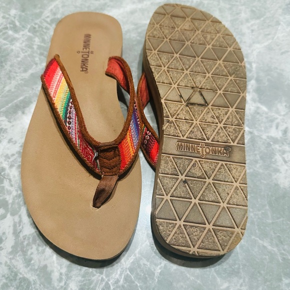 Minnetonka Wedge Thong Sandals Womens Tribal Women’s Sandals SZ 7 - Picture 2 of 2